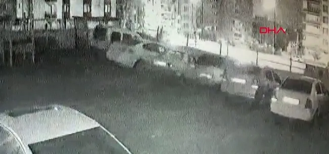 Şanlıurfa Karaköprü'de istinat duvarı çöktü araçlar çukura düştü - 1