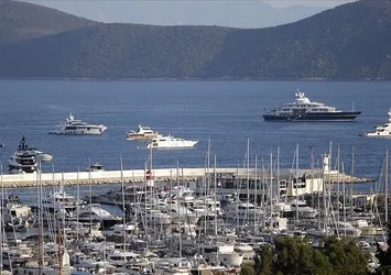 Bodrum koyları tekne durağına döndü