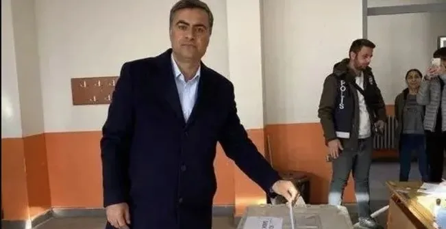 hakimler-ve-savcilar-kurulundan-flas-hamle-demli-abdullah-zeydanin-memnu-haklarinin-iadesi-kararini-veren-mahk-1712236919942.jpg Hakimler ve Savcılar Kurulu'ndan flaş hamle! DEM'li Abdullah Zeydan'ın memnu haklarının iadesi kararını veren mahkemeye inceleme - 1