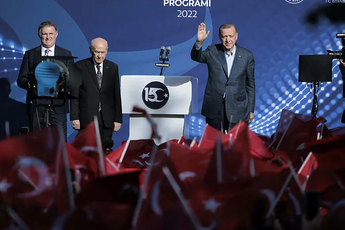 son-dakika-baskan-erdogan-15-temmuz-mitingi-icin-sarachanede-1657899401739.jpg Başkan Erdoğan: Sinsi oyun yerle yeksan oldu! - 10
