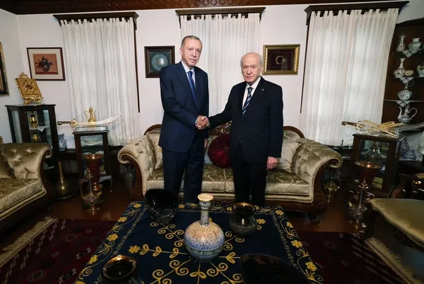 son-dakika-baskan-erdogan-ve-mhp-lideri-devlet-bahceli-arasinda-kritik-gorusme-1687348909301.jpeg Son dakika: Başkan Erdoğan ve MHP lideri Devlet Bahçeli arasında kritik görüşme - 2