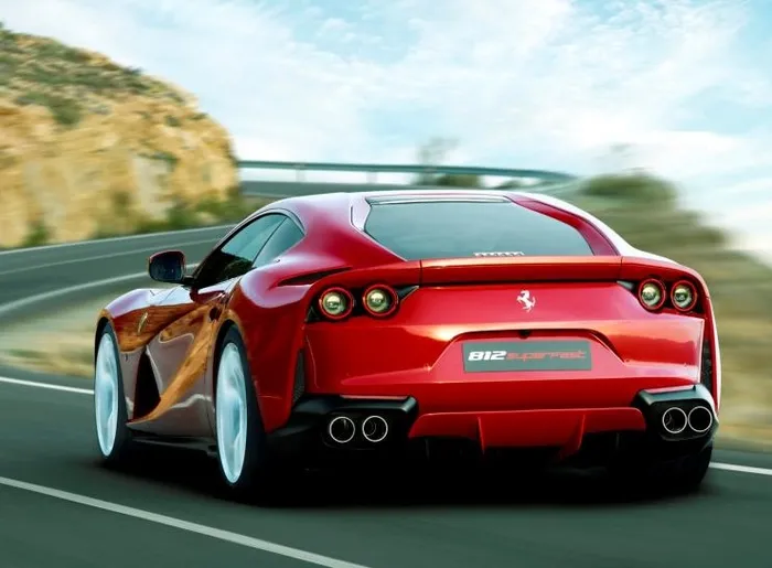 Ferrari tarihinin en hızlısı 812 Superfast artık Türkiye’de - 1