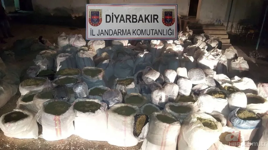 Diyarbakır'da PKK'nın 'bombalı saldırı'da kullanacağı 5 araç ele geçirildi 5