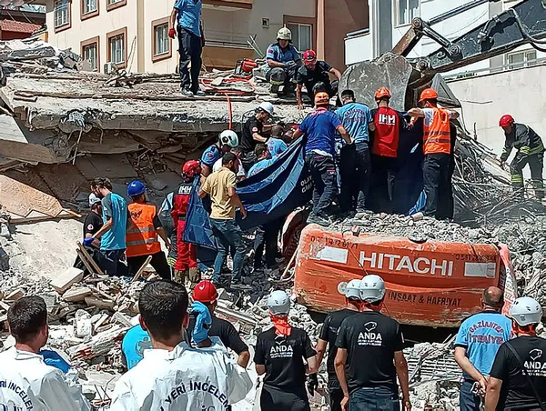 1692530643843.jpg Gaziantep'te enkaz altında kalan kepçe operatörü hayatını kaybetti! Çalışmalar esnasında acı haber... - 3