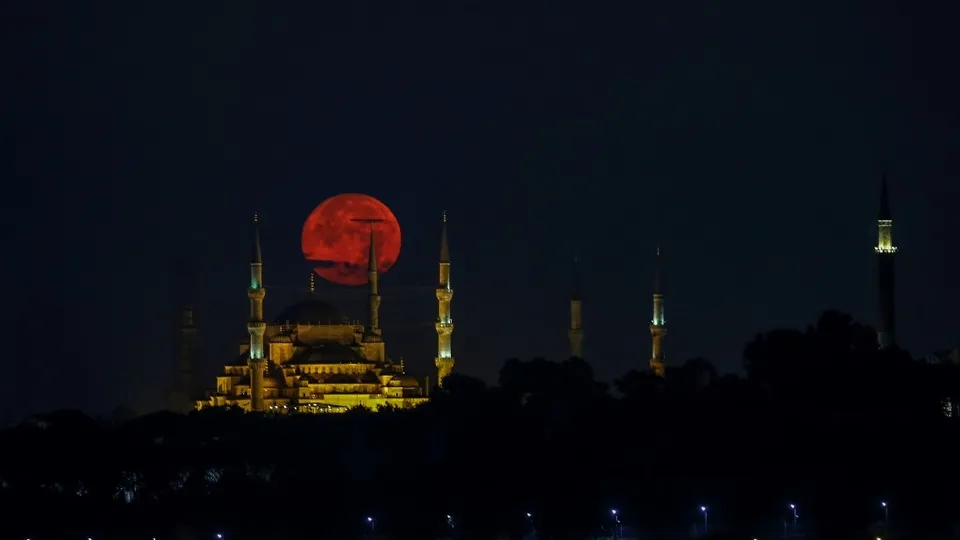 Türkiye'de net bir şekilde görülen dolunayın muhteşem fotoğrafları