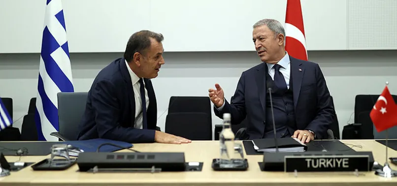 Bakan Hulusi Akar'dan NATO Zirvesinde Yunanistan Savunma Bakanı Nikolaos Panagiotopoulos'a “yüzme dersi”