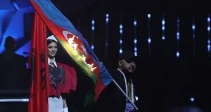 Bayrağı canlı yayında yaktılar!