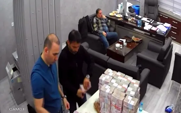 CHP’deki kara para trafiğinin kilit ismi Karabat! Her taşın altından Ekrem İmamoğlu’nun yol arkadaşı çıkıyor | Soruşturma başkanlara sıçradı