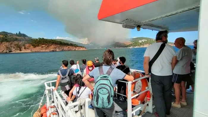 Son dakika: Heybeliada’da korkutan yangın! Havadan ve karadan müdahale ile kontrol altına alındı