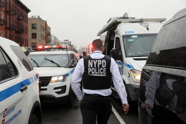Son dakika: New York'ta metro istasyonunda silahlı saldırı: Çok sayıda kişi vuruldu! Patlayıcılar bulundu - 3