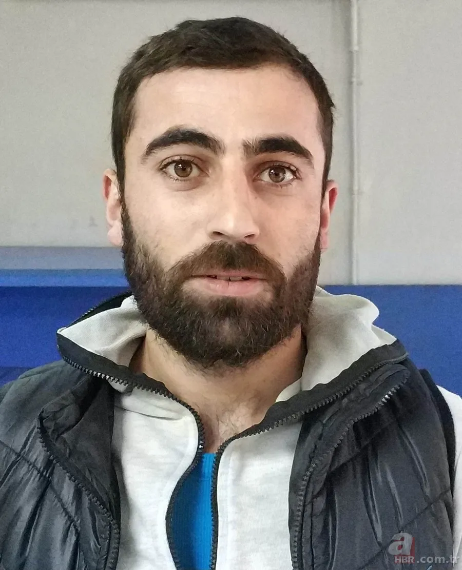 Pencereden düşen ikizlerden biri ağır yaralanırken, diğerini ise direğe tırmanan kurye kurtardı 13