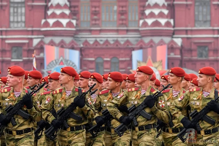 Rusya'daki 9 Mayıs Zafer Günü kutlamalarından renkli görüntüler 9