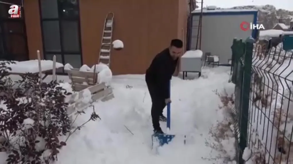 Eksi 8 derecede kar banyosu yaptı