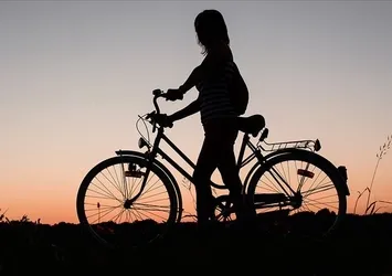 Kırmızı bisikletle yeniden doğuş maratonu