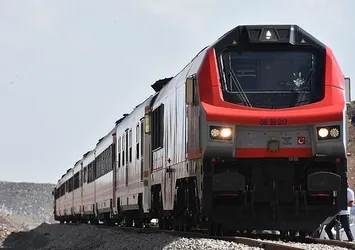 İran, Bakü-Tiflis-Kars Demiryolu'na bağlanmak istiyor