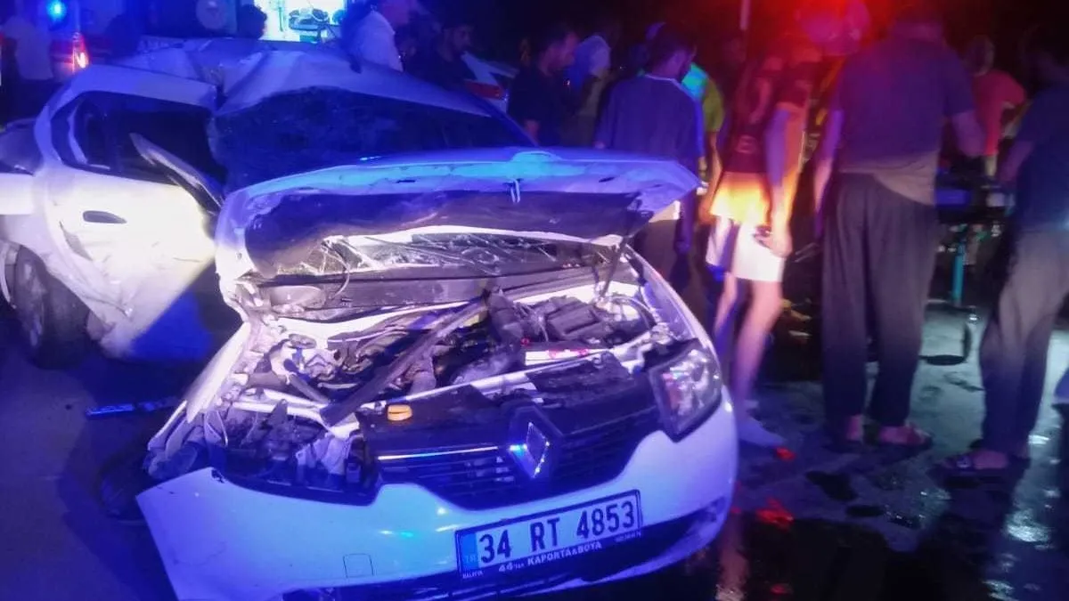 Malatya'da feci kaza! İki otomobil çarpıştı: 3 yaralı