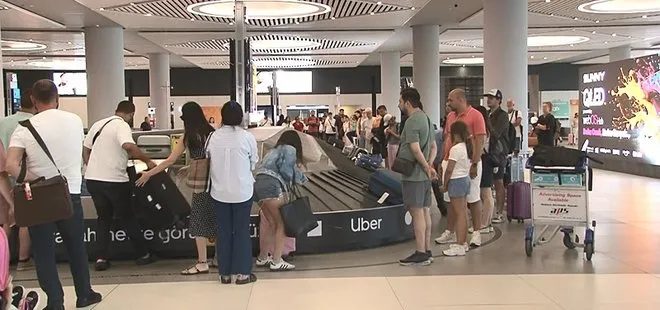 Bayram dönüşü havalimanlarında yoğunluk: Otoparklar doldu taştı