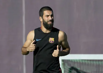 Arda Turan'dan Barselonalılara destek