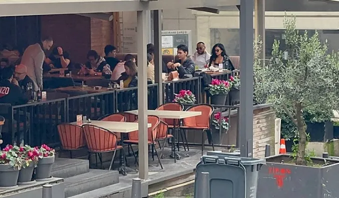 boykot-sozde-kaldi-istanbulda-vatandas-chpnin-cagrilarini-umursamadi-avmlerde-yogunluk-1743609767301.jpg Fotoğraf-AA