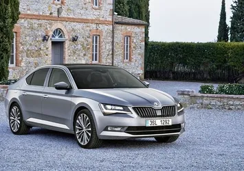 Skoda’nın ‘Amiral Gemisi‘ Superb 15 yaşında