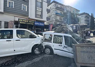 Malatya'da ortalık savaş alanına döndü! Freni patlayan kamyon 15 araca çarptı