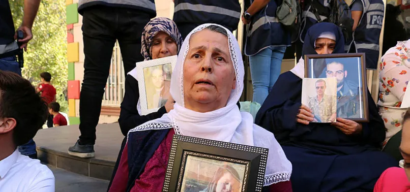 "Gözüm pencerede kulağım kapıda kızımı bekliyorum"