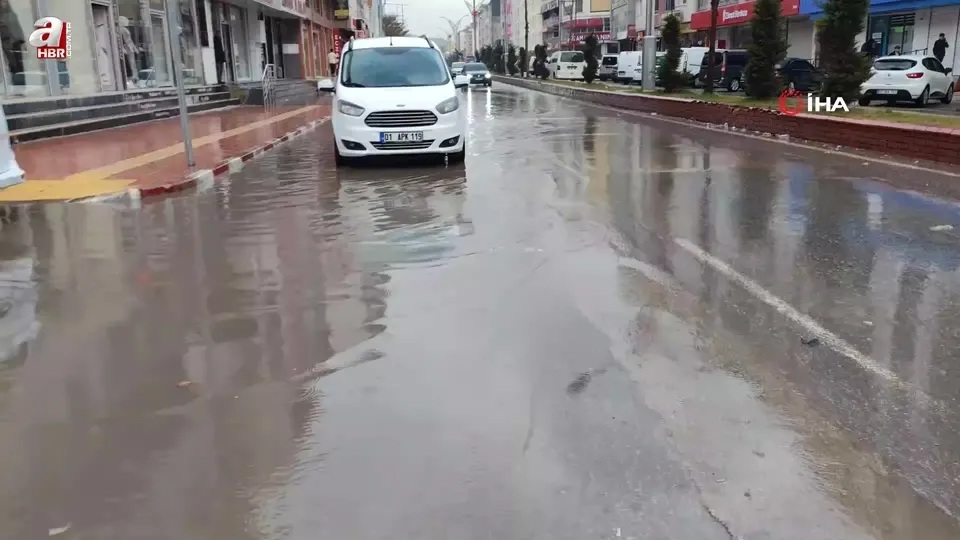 Erciş’te yağmur yağışı etkili oldu