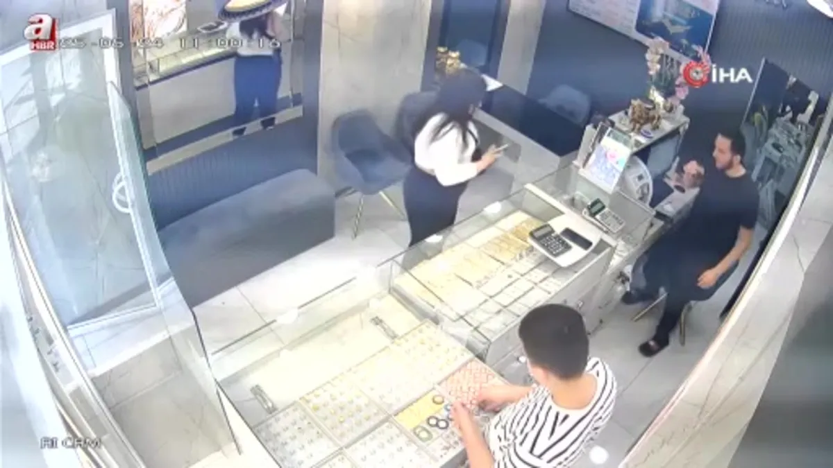 Diyarbakır'da 12 kuyumcuya sahte altın satan kadının o anları güvenlik kamerasına yansıdı