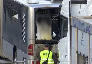 Metrobüste çıkan yangın söndürüldü