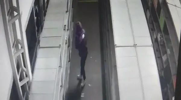 kocaelide-2-milyonluk-soygun-cep-telefonlarini-boyle-caldilar-1664371591350.jpg Kocaeli’de 2 milyonluk soygun! Cep telefonlarını böyle çaldılar - 1
