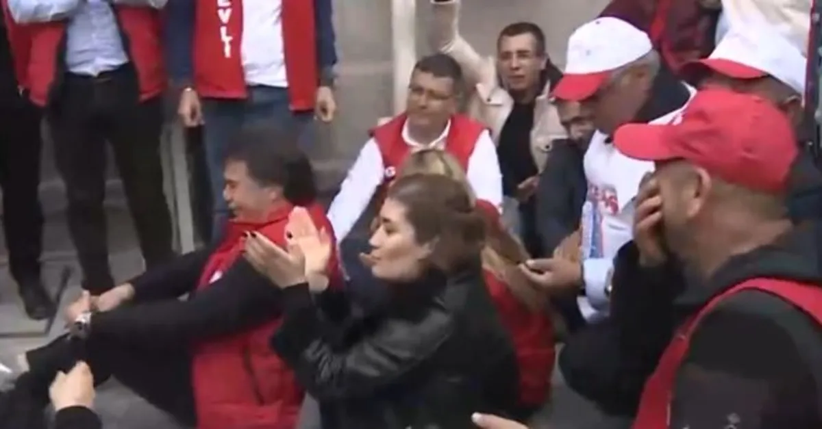 İzmir'de ulaşımı kilitleyen eylem