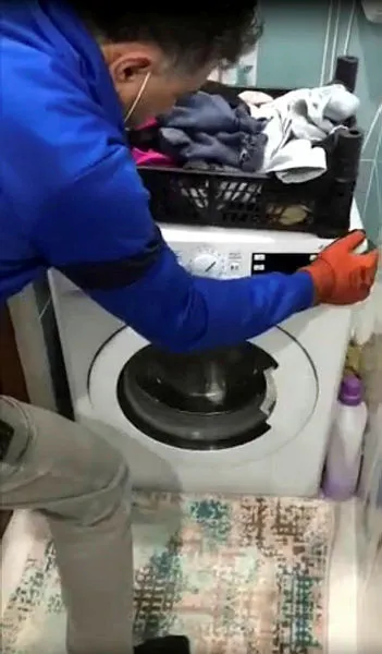 Çamaşır makinesinin altındaki gizli bölmede 7 bin paket kaçak sigara ele geçirildi - 2