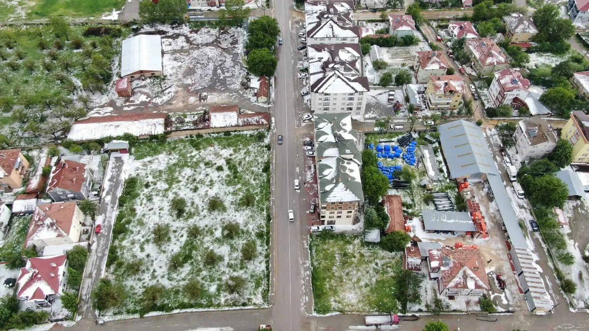Kastamonu'da sağanak ve dolu felaketi! Ev ve iş yerleri sular altında kaldı
