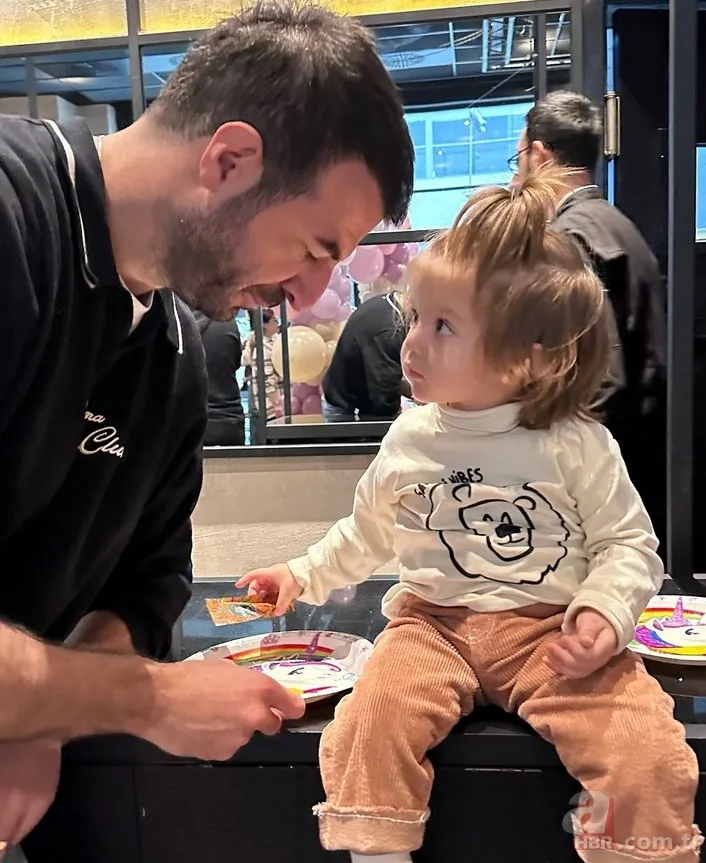 İsmail Demirci'nin eşi Hande Soral'ın oğlu büyüdü! Minik Ali teyzesi Bensu Soral'ın kopyası resmen... 12