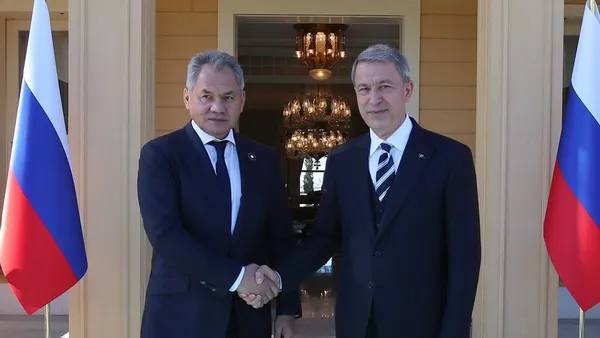 son-dakika-milli-savunma-bakani-hulusi-akar-rus-mevkidasi-sergey-soygu-ile-gorustu-1669295157235.jpg Son dakika: Milli Savunma Bakanı Hulusi Akar Rus mevkidaşı Sergey Şoygu ile görüştü - 3