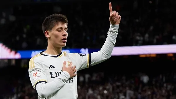 real-madrid-ile-sampiyonlar-ligini-kazandi-arda-guler-sampiyonlar-ligini-kaldiran-ilk-turk-futbolcu-olarak-tar-1717277114094.jpeg Real Madrid Şampiyonlar Ligi'ni kazandı! Arda Güler tarihe geçti | Şampiyonlar Ligi kupasını kaldıran ilk Türk futbolcu...