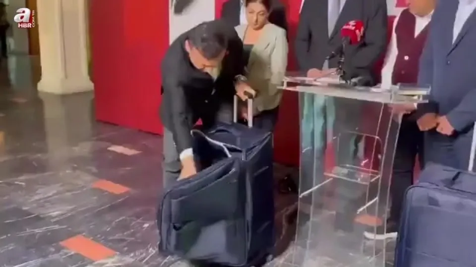 Ekrem İmamoğlu ve kasalarının otel görüşmesinde yeni gelişme! İki valizde ne var? CHP’den itiraf gibi açıklama