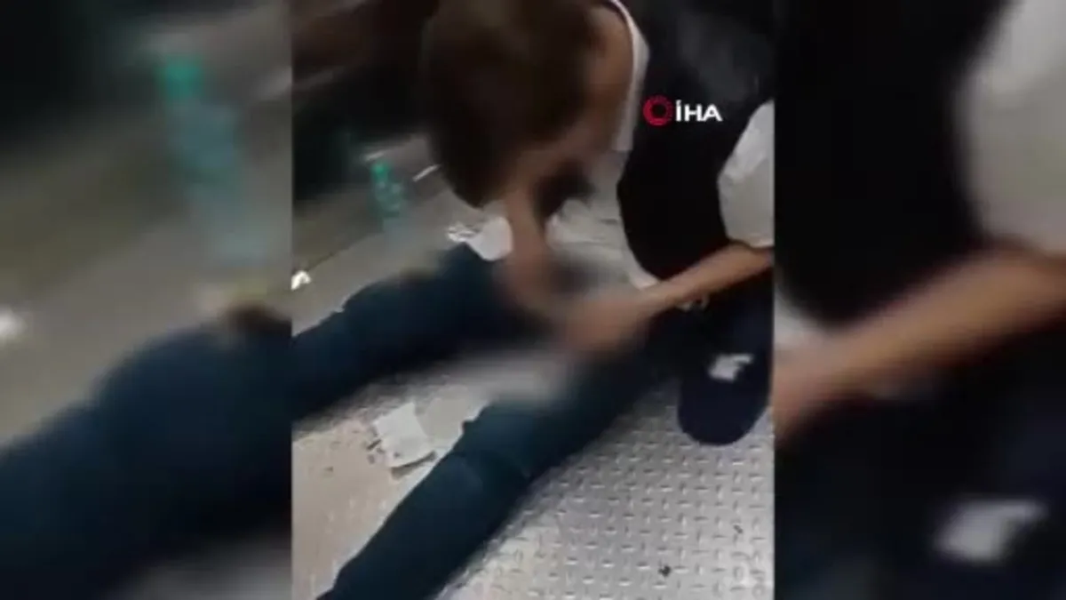 Zeytinburnu'nda metrobüs durağındaki asansörde uyuşturucu içen şüpheli yakalandı