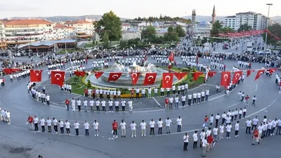 Yok böyle halay: 1058 kişi aynı anda halay çekti