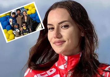İmaj değiştiren Fahriye Evcen'den ayna pozu!