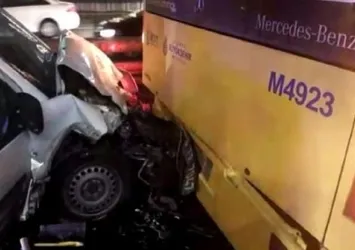 Metrobüs yolunda kaza!