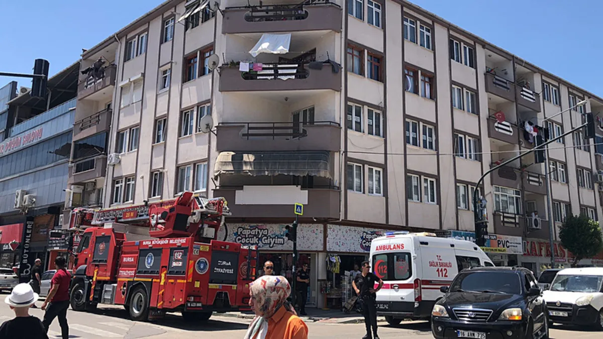Ağabeyini bıçaklayıp kendisine harakiri yaptı! Dehşete düşüren olay