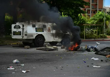 Venezuela'da askeri üsse saldırı