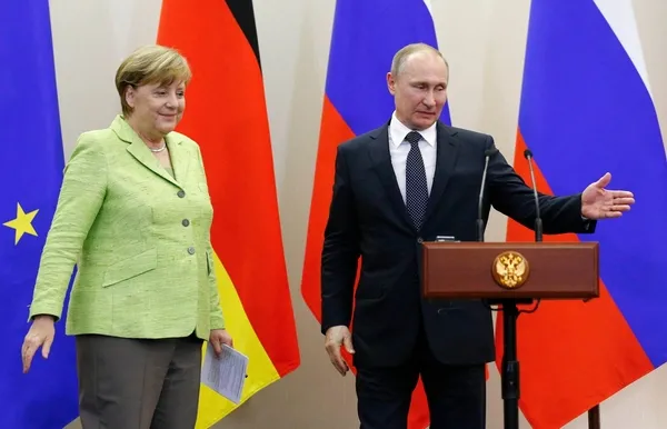 Son dakika: Merkel ve Putin’den COVID-19 aşı üretimiyle ilgili flaş hamle