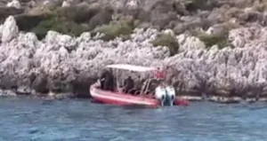 Alman turist kayalıklarda mahsur kaldı