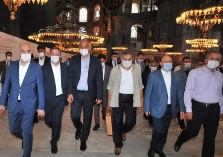 Ayasofya Camii'nde kritik inceleme! Bakan Ersoy ile Diyanet İşleri Başkanı Erbaş'ın yanında dikkat çeken isimler