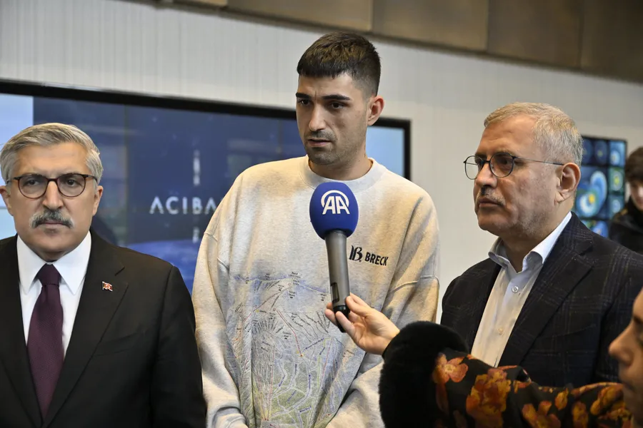 ibrahim-tatlises-ameliyattan-cikti-iste-son-durumu-1775908584553.jpg AK Partili Yayman'dan İbrahim Tatlıses'e ziyaret