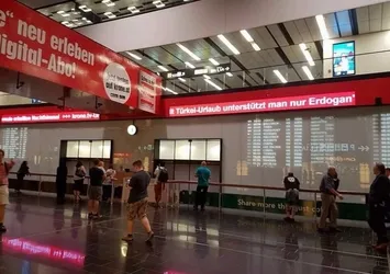 Viyana Havalimanı'nda skandal yazı