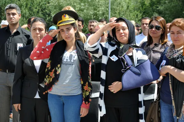binbasi-arslan-kulaksizin-sehit-edildigi-saldirinin-faili-pkkli-savas-celik-turkiyeye-getirildi-1658305802630.jpg Binbaşı Arslan Kulaksız'ın şehit edildiği saldırının faili PKK'lı Savaş Çelik Türkiye’ye getirildi! - 7