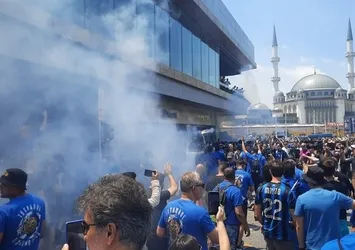 Taksim meydanında eğlenen City ve Inter taraftarları stada otobüslerle taşındı